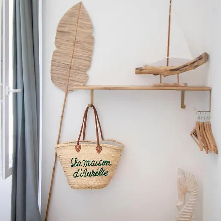 Port Village Parking * Κασί